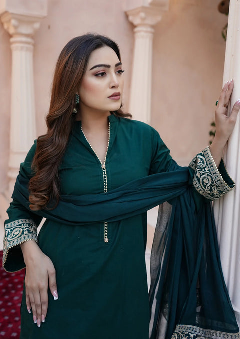 Yolopret - Stitched 3Pc Embroidered Plain Lawn With Embroidered Border Chiffon Dupatta Jashan - S25 - 0025