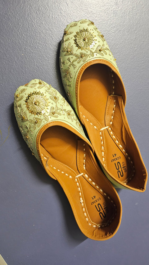 Grape green Embroidered khussa 11