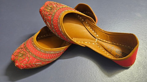 Red Embroidered khussa 10