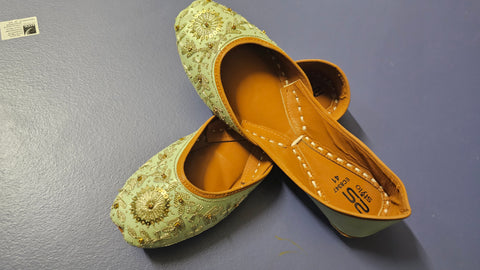 Grape green Embroidered khussa 11