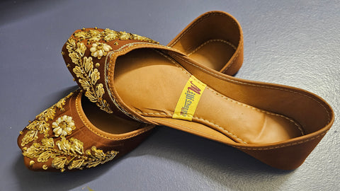 Brown Embroidered khussa 10