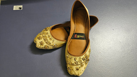 Golden fancy khussa 10