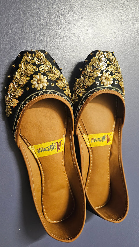 Black Embroidered khussa 10
