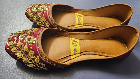 Mehroon Embroidered khussa 10