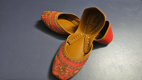 Red Embroidered khussa 10