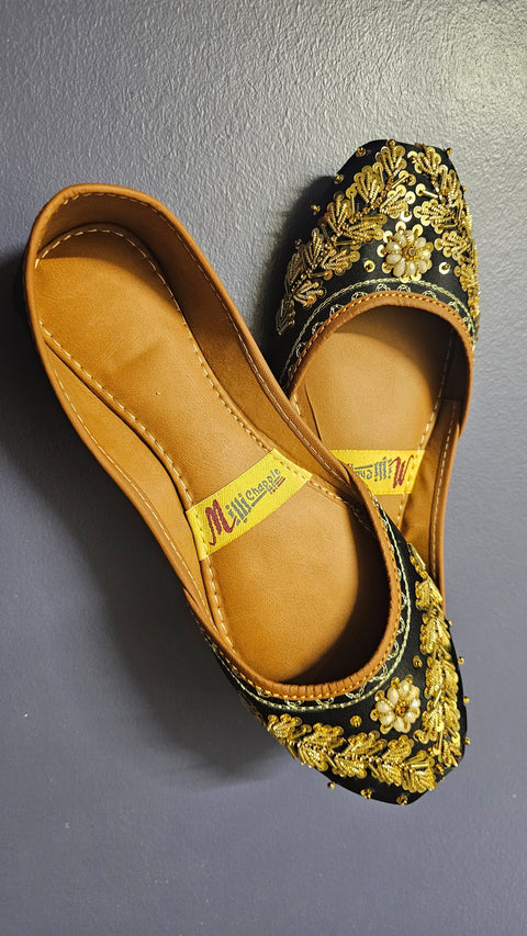 Black Embroidered khussa 10