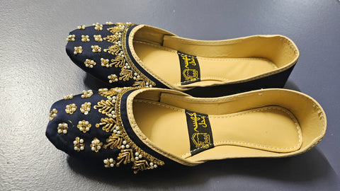 Blue Embroidered khussa 9