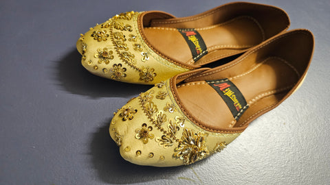 Golden fancy khussa 10