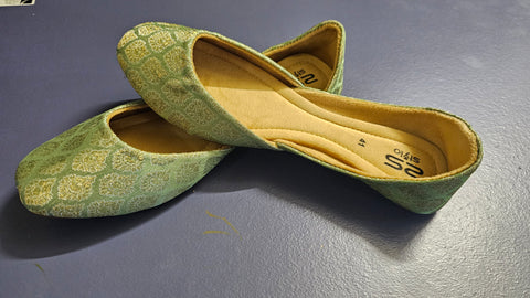 Green banarasi khussa 11