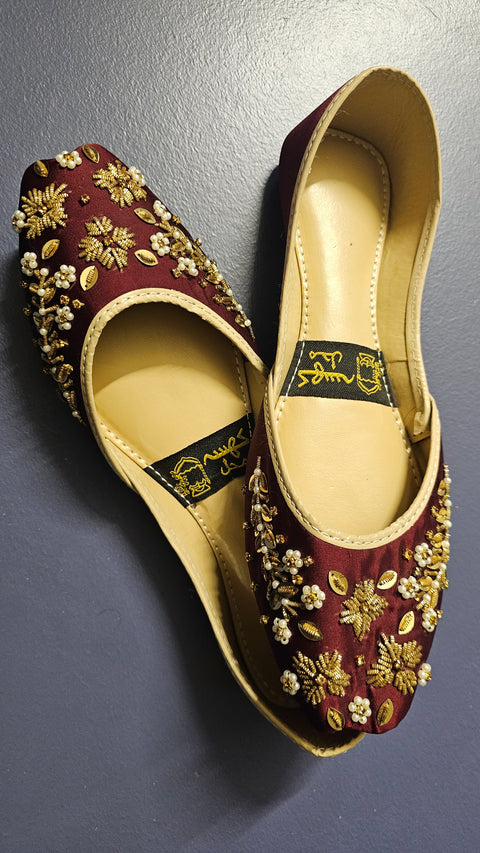 Mehroon Embroidered khussa 10