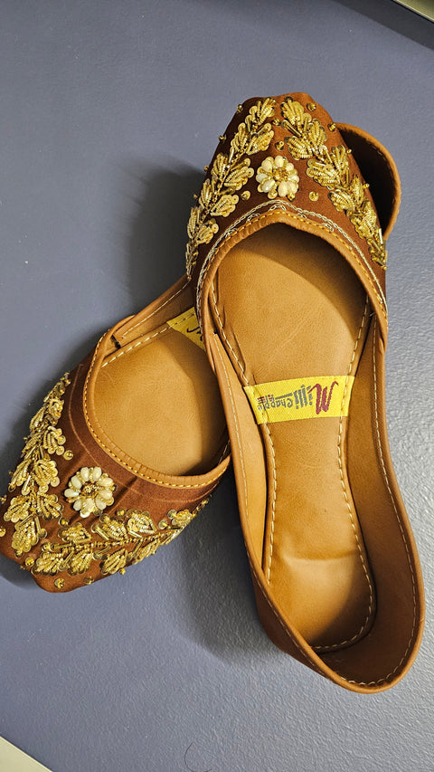 Brown Embroidered khussa 10