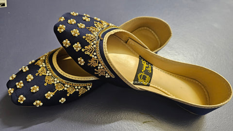 Blue Embroidered khussa 10