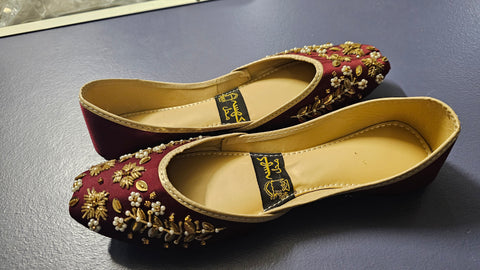 Mehroon Embroidered khussa 10