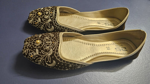 Brown Embroidered khussa