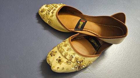Golden fancy khussa 10