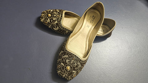 Brown Embroidered khussa