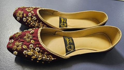 Mehroon Embroidered khussa 10
