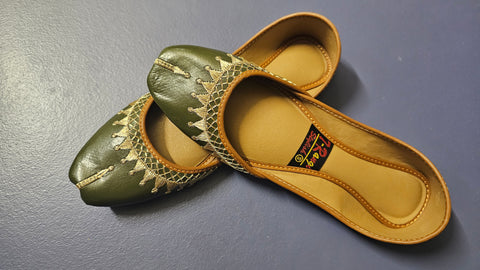 Mehndi color khussa 10
