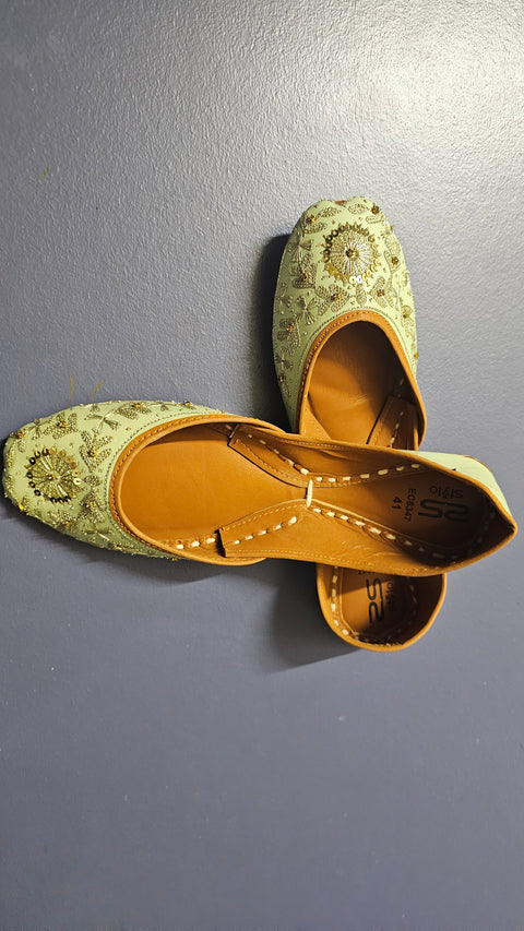 Grape green Embroidered khussa 11