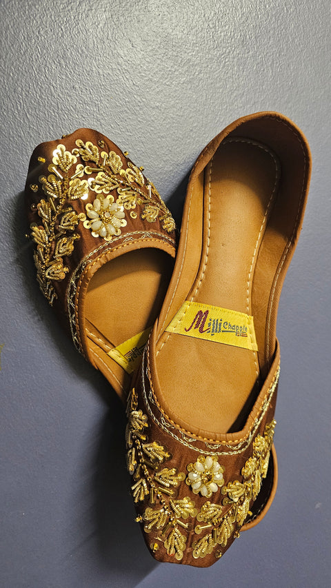 Brown Embroidered khussa 9